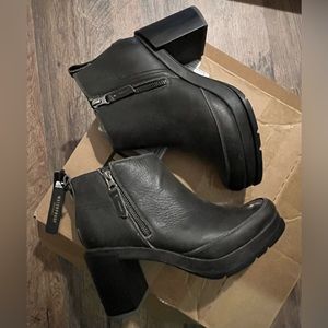 NWT sorel Blake ankle heel boots, size 8